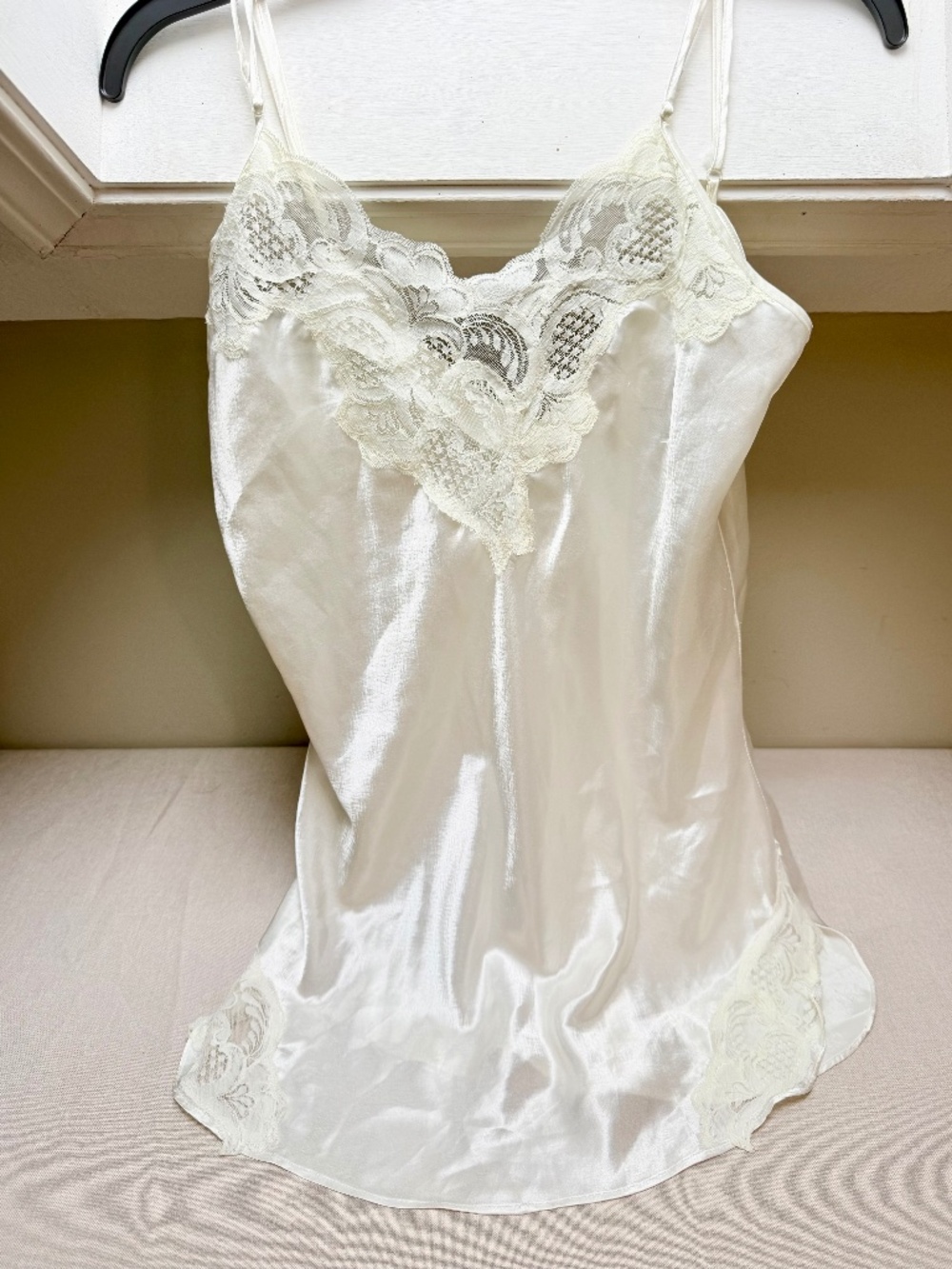 Vintage Victoria’s Secret Gold Label Ivory Negligee Lingerie Size Medium